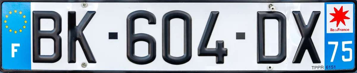 Plaque d'immatriculation française SIV (format AA-000-AA) — exemple de plaque arrière