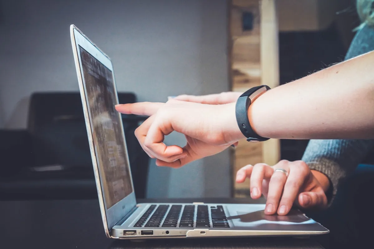 Arnaque au faux support technique — pop-up imitant Windows Defender avec numéro à appeler