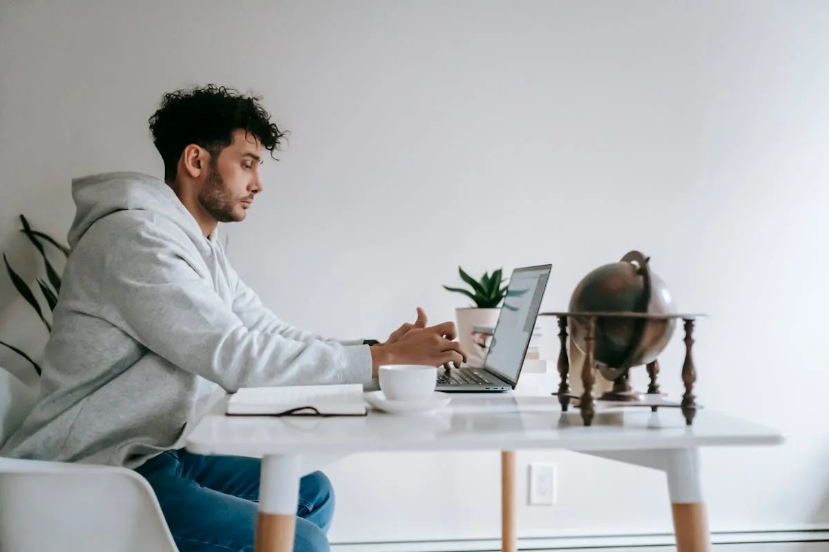 Télétravail sécurisé — connexion à domicile protégée par VPN et chiffrement